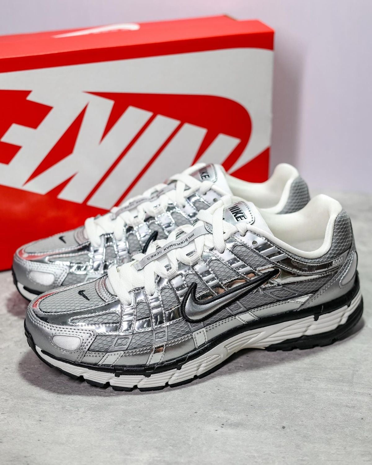 NIKE