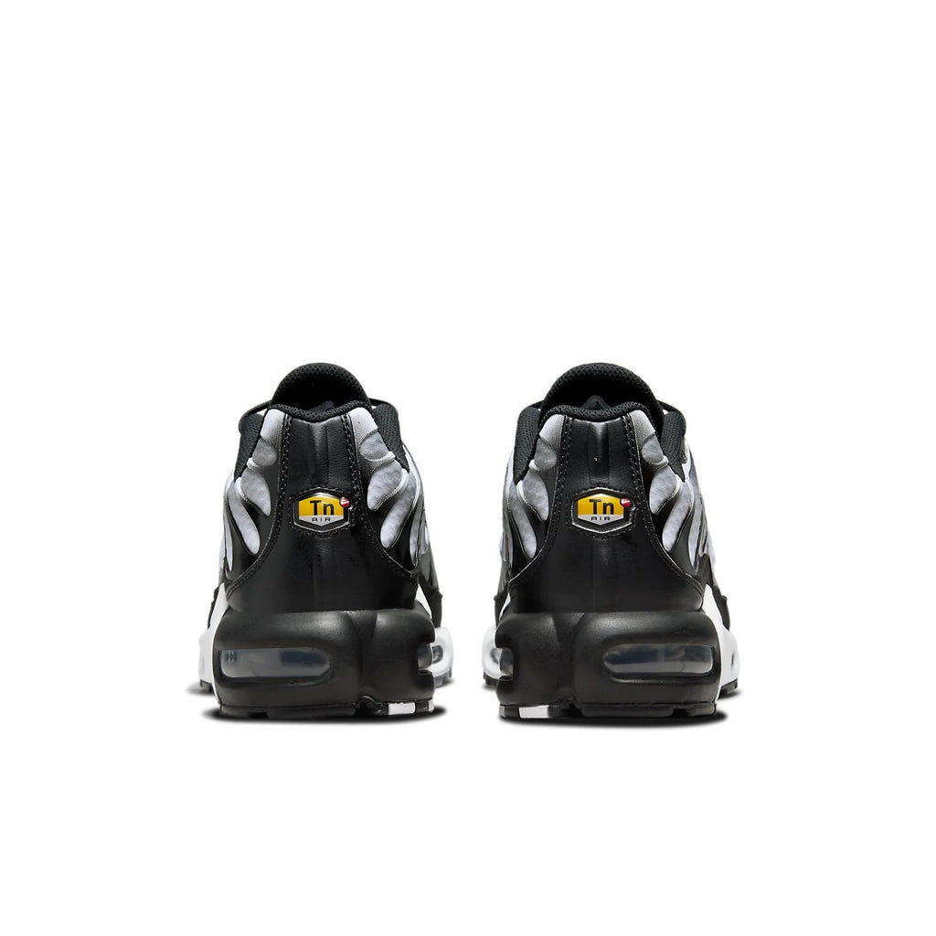 NIKE Air Max Plus 'Black Metallic Silver'